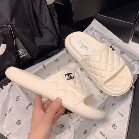 chinelo chanel preço|CHANEL Pre.